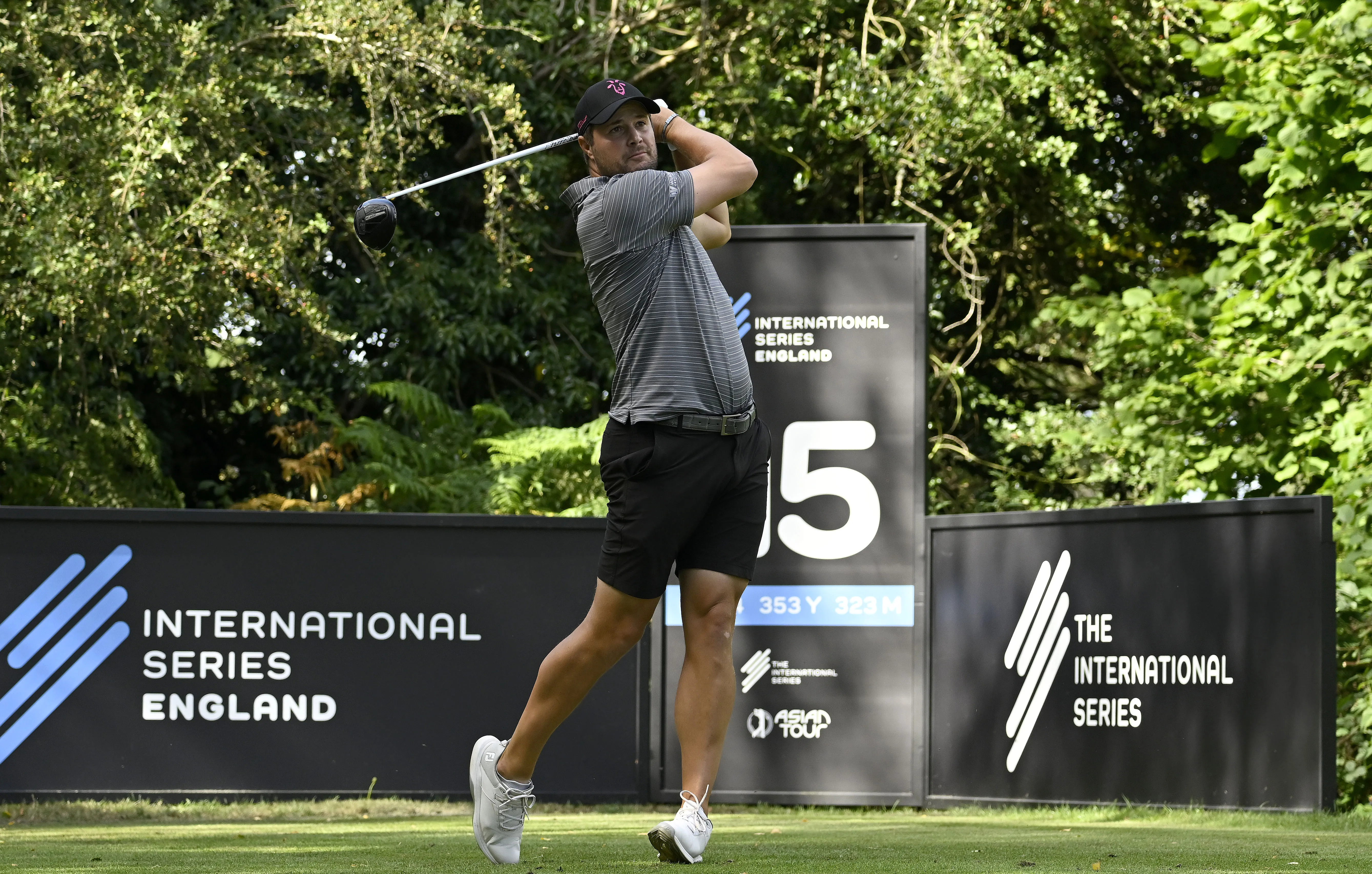 LIV Golf star Uihlein smashes Foxhills course record to grab lead